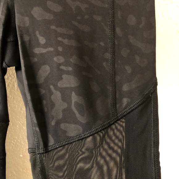 Lululemon Black mesh+pattern Capri high waist - Picture 3 of 8